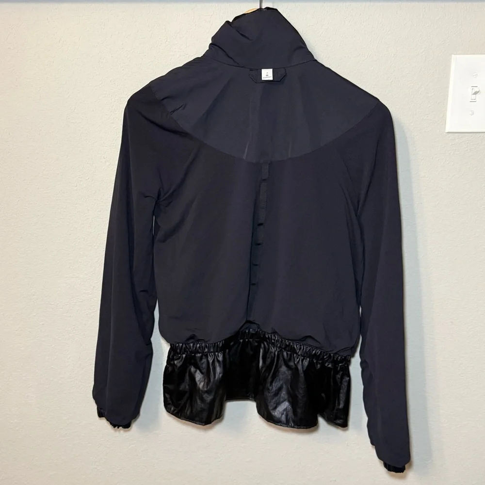 Lululemon Stronger as One Jacket *lululemon X Barrys Matte Black Foil Size 2